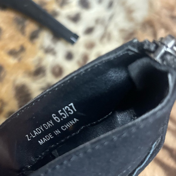 3/$20 💥 Chinese Laundry Strappy Lace-up Black Heels | Size 6.5 - Picture 9 of 10